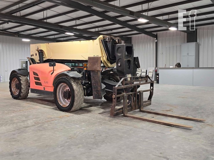 2014-jlg-g12-55a-image-2