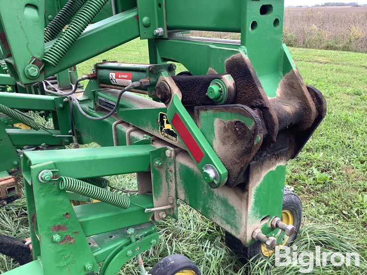 john-deere-875-8r38-rear-mount-cultivator-image-11