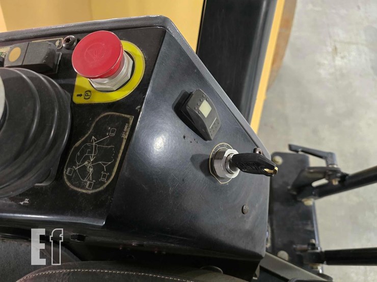 2009-caterpillar-cb64-image-22
