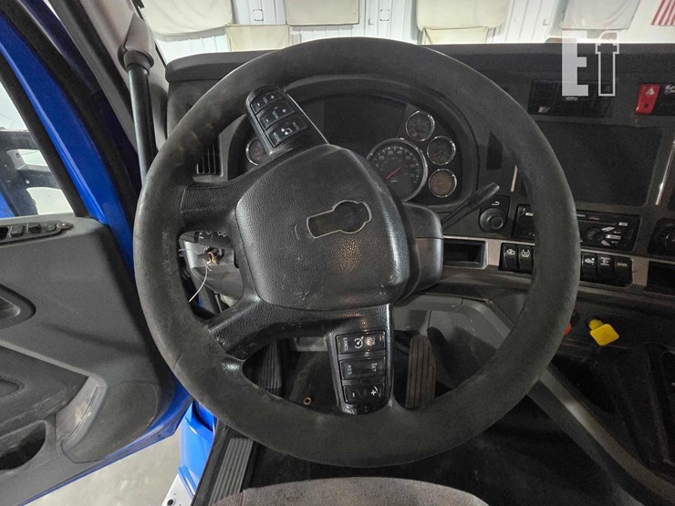 2017-kenworth-t680-image-10