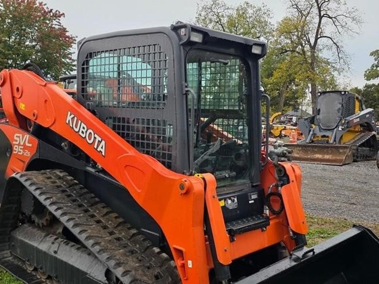2017-kubota-svl95-2s-image-35