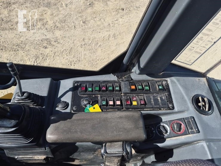 2012-deere-244j-image-16