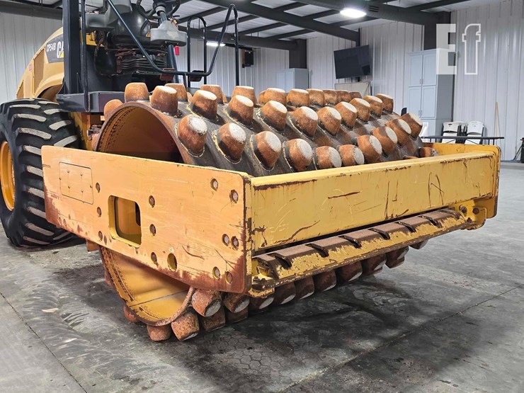 2012-caterpillar-cp54b-image-10