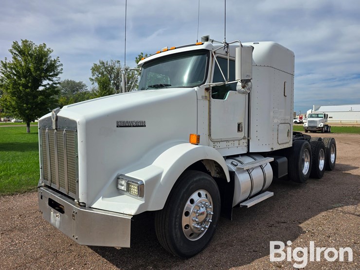 1999-kenworth-t800-tri/a-truck-tractor-image-1