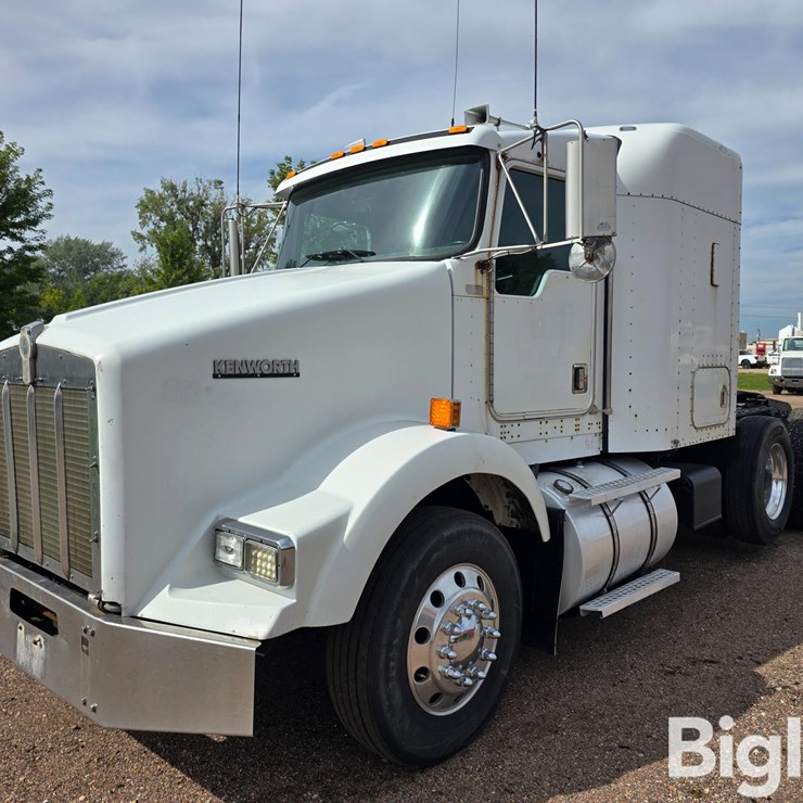 1999 Kenworth T800 Tri/A Truck Tractor