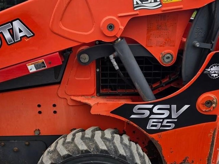 2016-kubota-ssv65-image-15