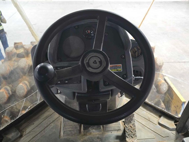 2012-caterpillar-cp56-image-18