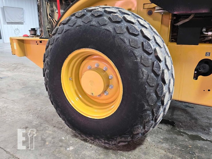 2016-caterpillar-cs56b-image-21