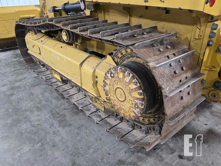 2021-caterpillar-d2-image-29