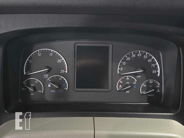 2020-freightliner-cascadia-126-image-12