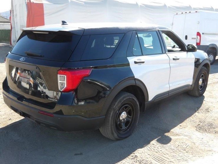2020-ford-explorer-image-3