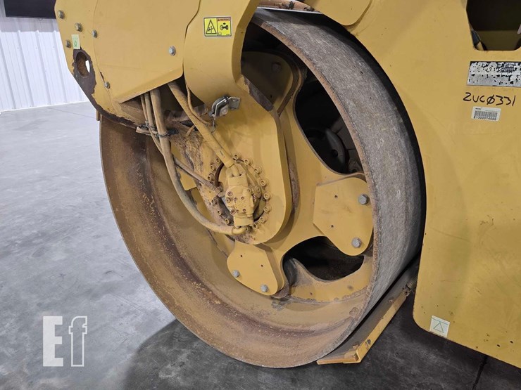2009-caterpillar-cb64-image-12