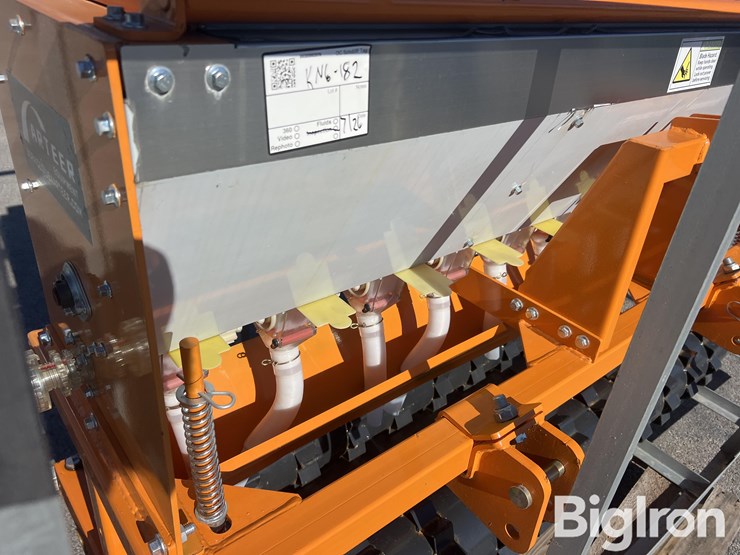 2026-arteer-nsd-72w-3-pt/skid-steer-no-till-drill/seeder-image-17