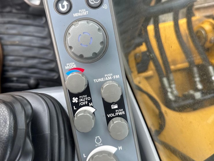 2019-deere-160g-lc-image-36