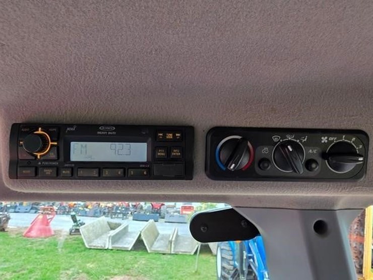 2017-kubota-m5-091d-image-72