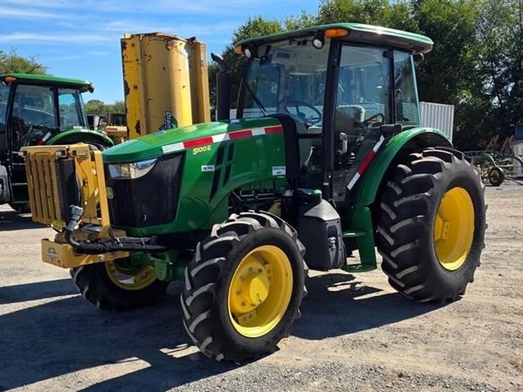 2019-john-deere-5100e-image-1