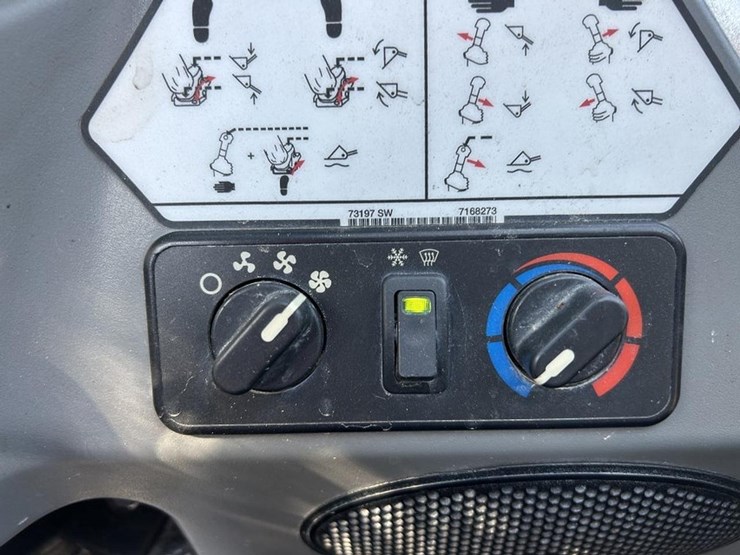 2023-bobcat-t650-skid-steer-loader-image-27