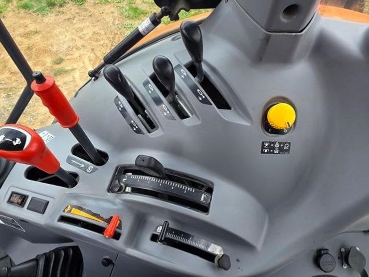 2017-kubota-m5-091d-image-64