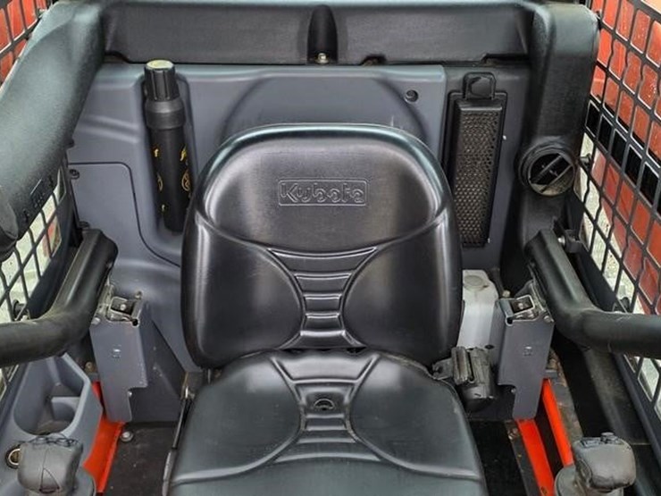 2016-kubota-ssv65-image-43