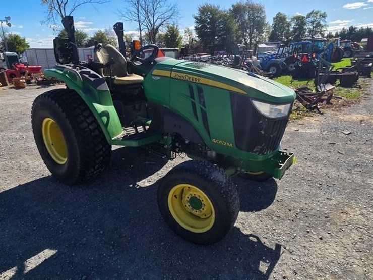 john-deere-4052m-image-2