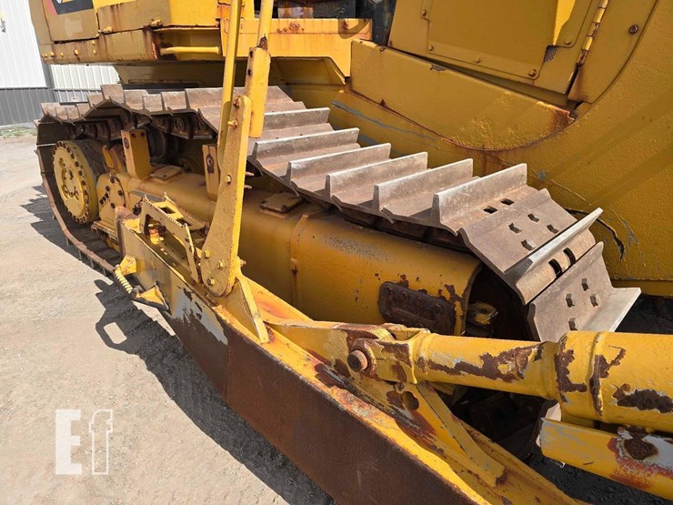 2017-caterpillar-d7e-image-37
