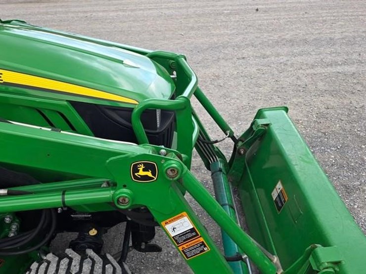 2014-john-deere-1025r-image-9