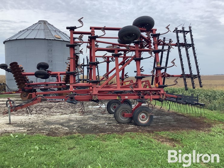 case-ih-4300-field-cultivator-image-8