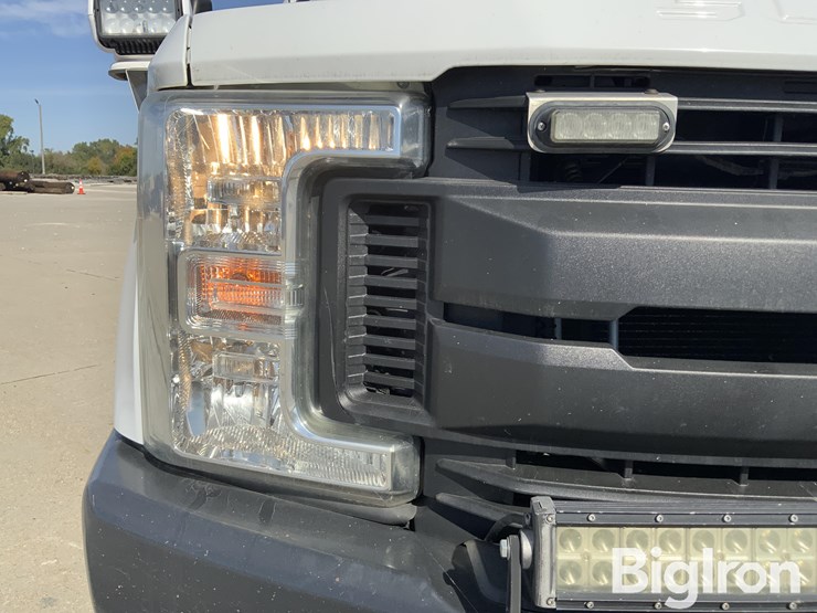 2017-ford-f350-xl-super-duty-4x4-crew-cab-&-chassis-image-10