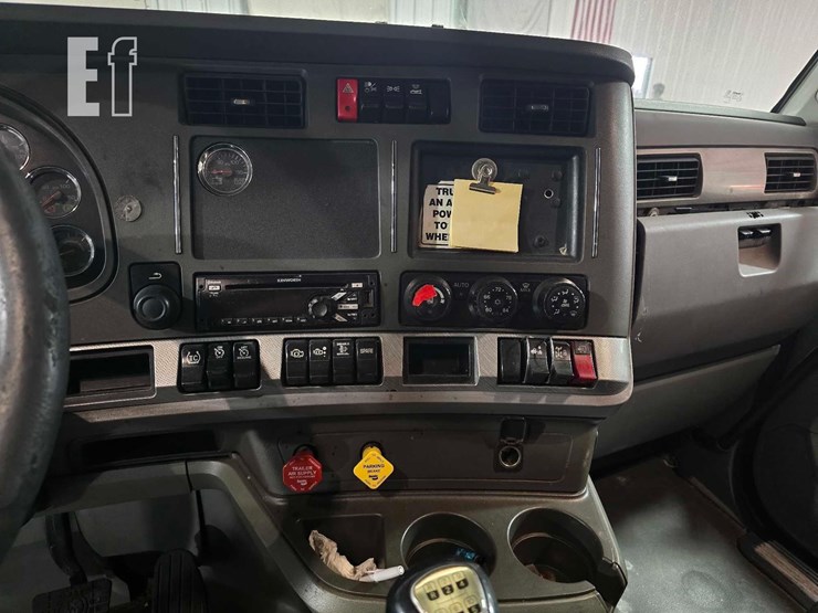 2016-kenworth-t680-image-14