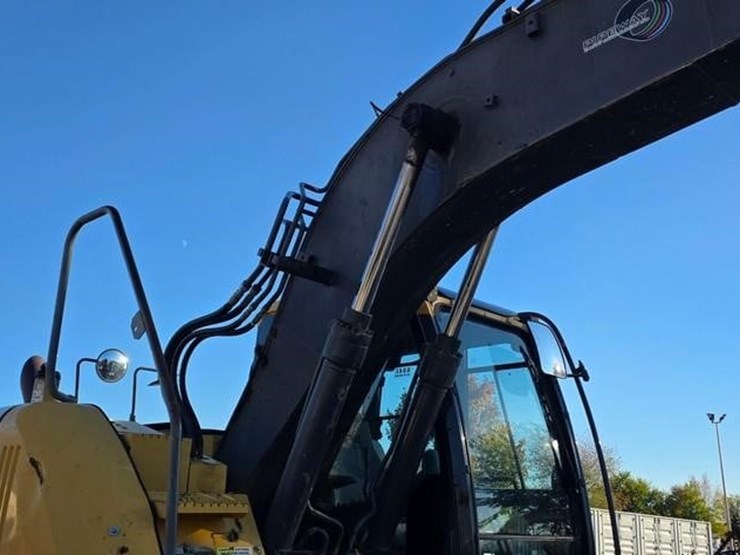 2015-deere-135g-image-13