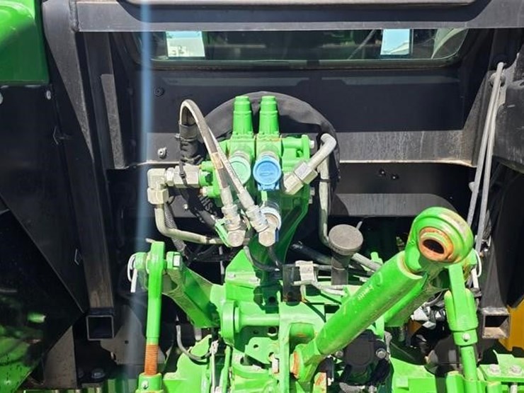 2019-john-deere-5100e-image-29