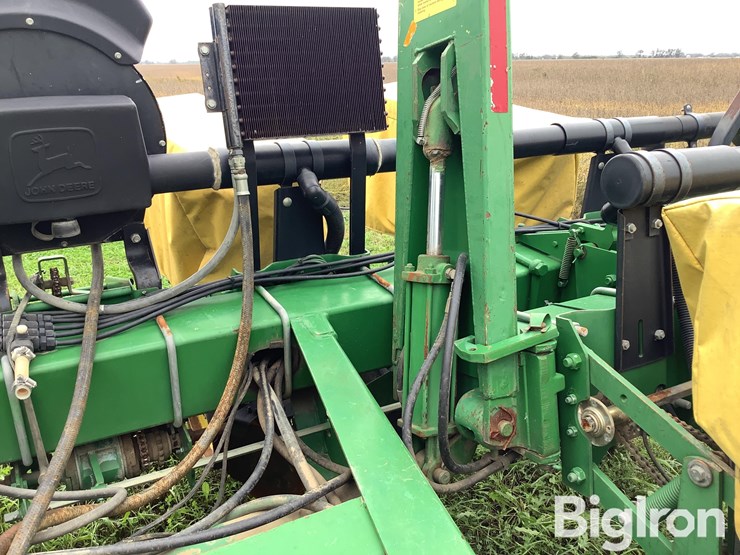 john-deere-7200-8r38-planter-image-12