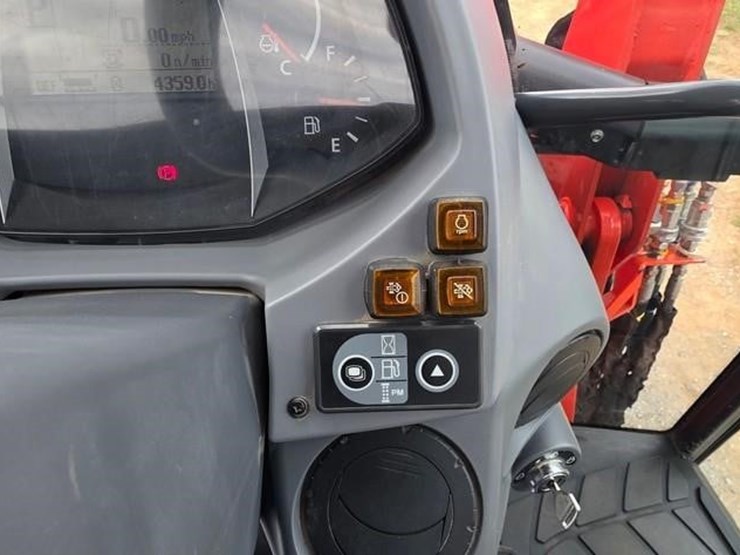 2017-kubota-m5-091d-image-71