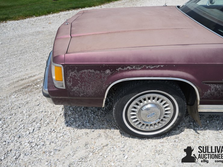 run-#179---1991-ford-crown-victoria-lx-sedan-image-12