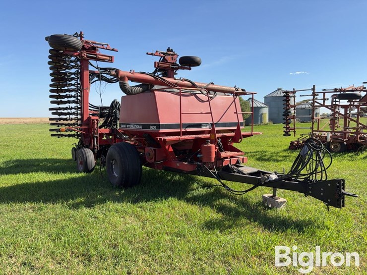 case-ih-8600-air-seeder-image-3