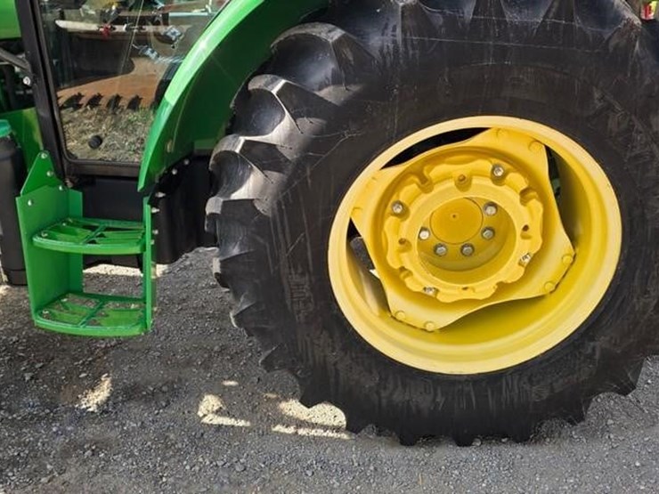 2016-john-deere-5065e-image-13