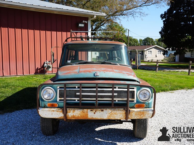 run-#12---1968-international-1100-travelall-4x4-image-2