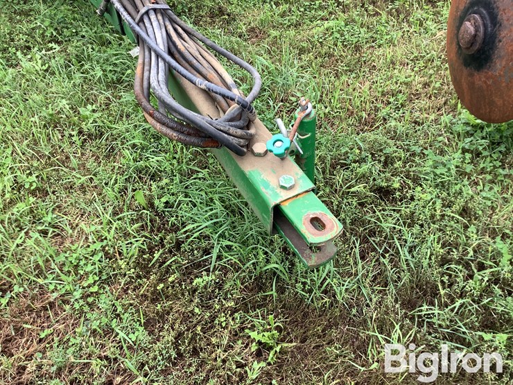 john-deere-7200-8r38-planter-image-9