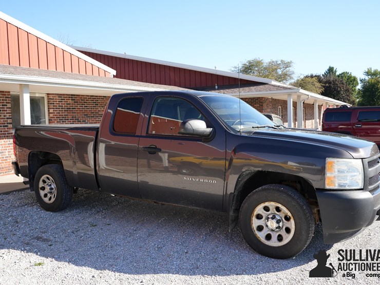 run-#6---2011-chevrolet-silverado-extended-cab-2wd-pickup-image-3