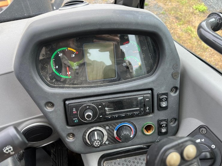 2019-case-221f-wheel-loader-image-21