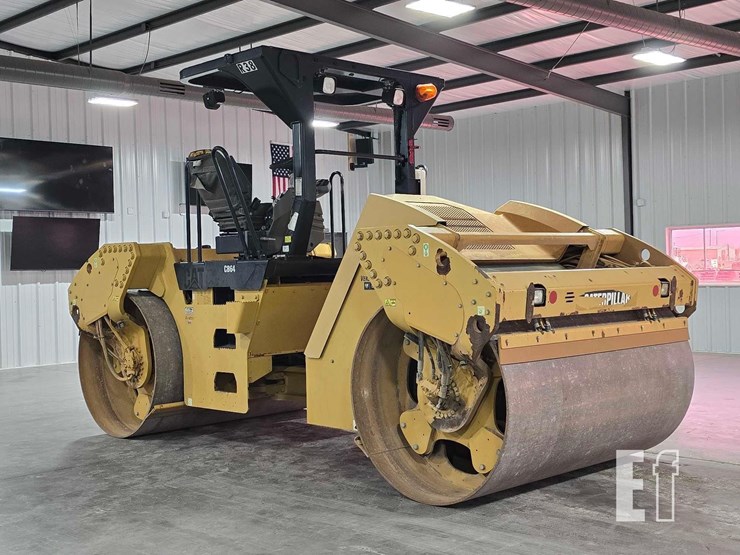 2009-caterpillar-cb64-image-4