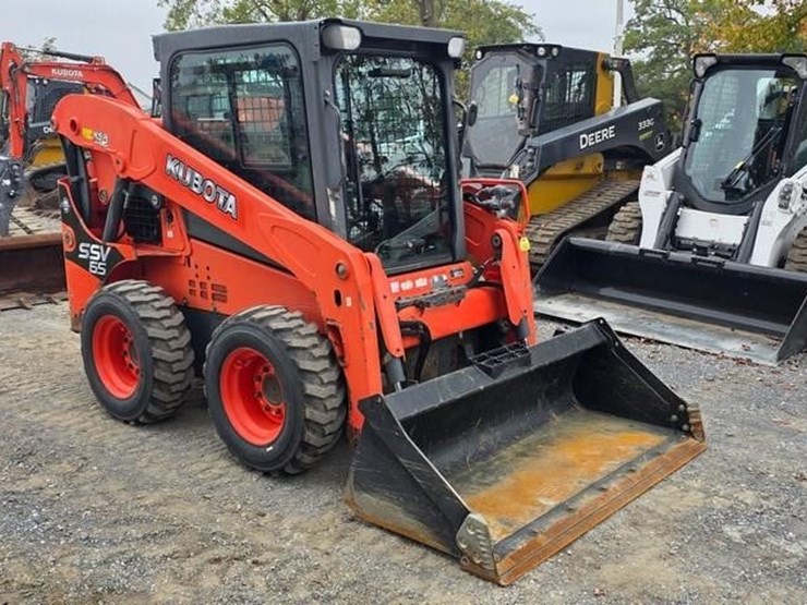 2016-kubota-ssv65-image-1
