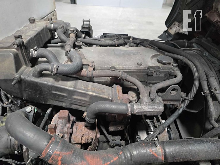 2011-isuzu-nrr-image-24