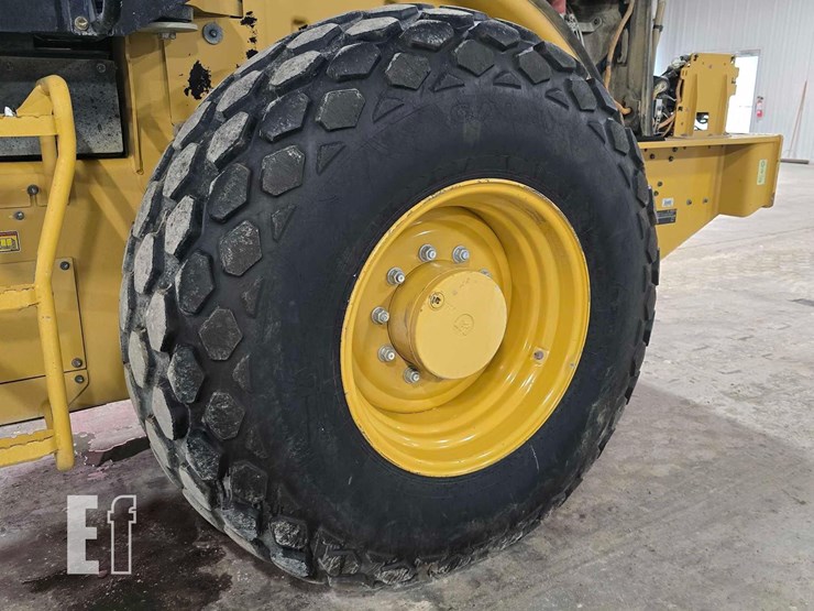 2016-caterpillar-cs56b-image-20