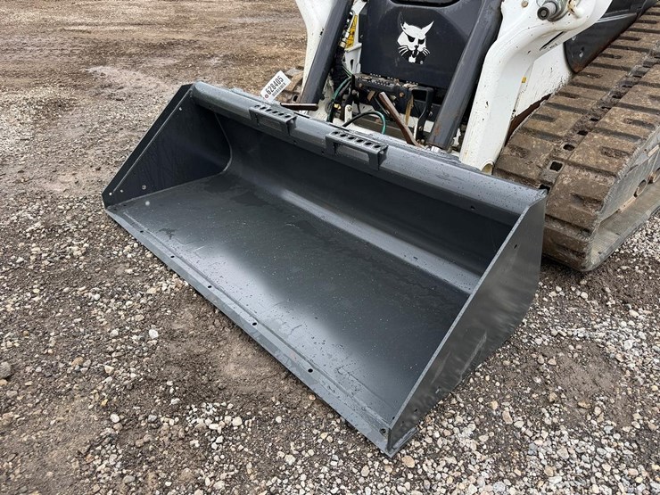 bobcat-68"-standard-duty-skid-steer-bucket-image-1