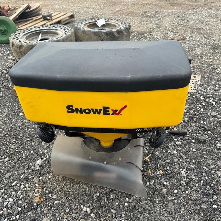 SnowEX PRO575 Salt Spreader