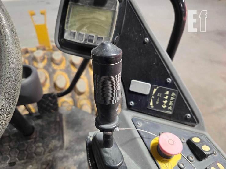 2019-caterpillar-cp44b-image-17