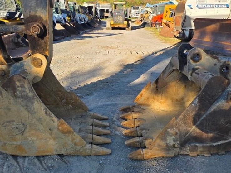 2015-deere-135g-image-52