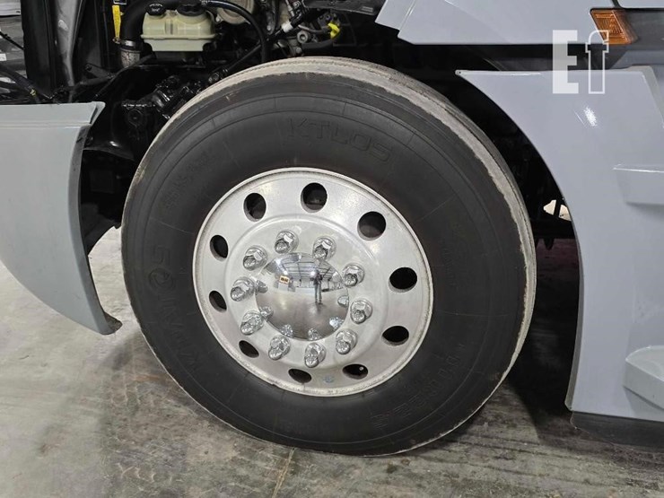2020-freightliner-cascadia-126-image-28