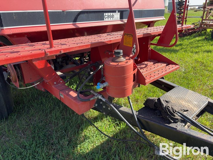 case-ih-8600-air-seeder-image-15